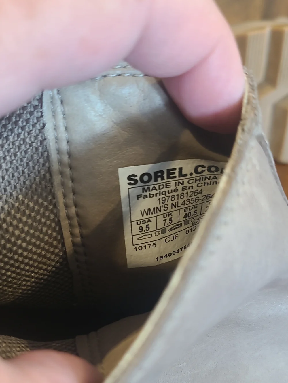 Sorel Women's Joan of Arctic Wedge III Chelsea Boots Tan Leather Size 9.5